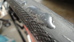 ロードバイクのタイヤの穴の修理